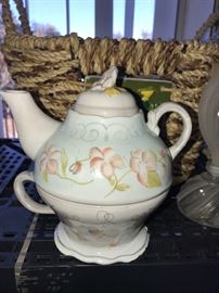 FLORAL TEA POT