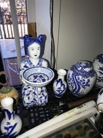 PORCELAIN GEISHA FIGURINE