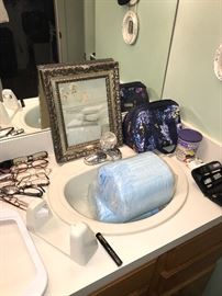 BATHROOM ACCESSORIES