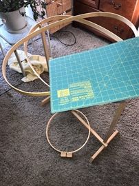 QUILTING HOOPS WITH STAND