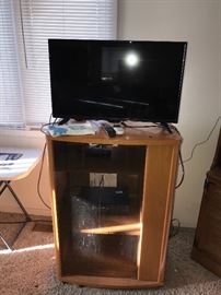 TV / ENTERTAINMENT STAND