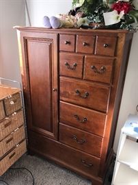 TALL WARDROBE / DRESSER