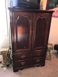 THOMASVILLE WARDROBE