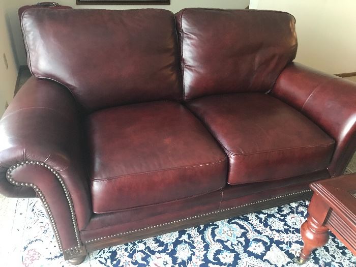 Gorgeous leather sofa in excellent condition