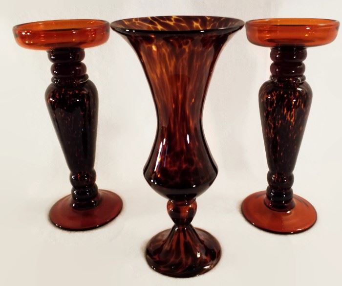 Mantle set, centerpiece, 2 candlesticks and vase
