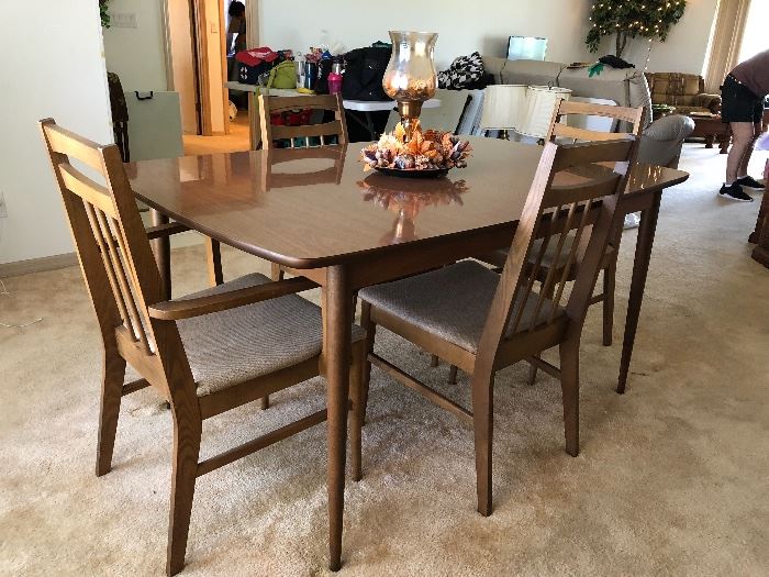 Mid Century Modern dining room table with 5 chairs( we have the 6th chair but its apart) has 3 leafs