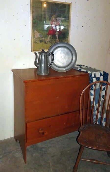 Early Lift Top Pine  Mule Chest (circa 1800)