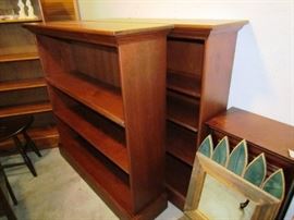 Pair of bookcases, with adjustable shelves