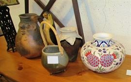 Mixed lot of contemporary pottery pieces, one carved bird 