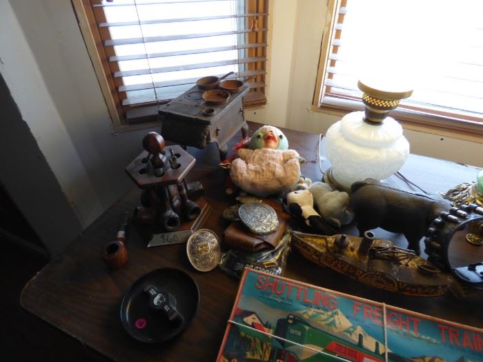 Coffe grinders, antique lamps.