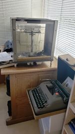 vintage typewriter... vintage scale