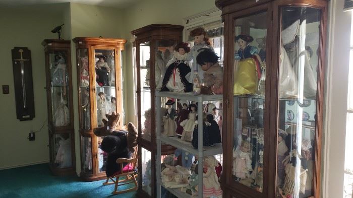 Collectible dolls/display cases