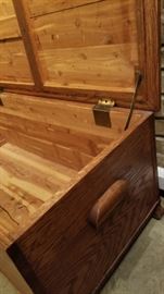 Oak Truck Side Handle and Hardware