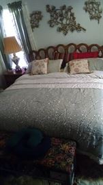 bedroom set, wall decor