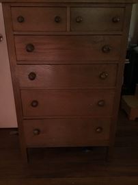 Solid oak chest o drawers