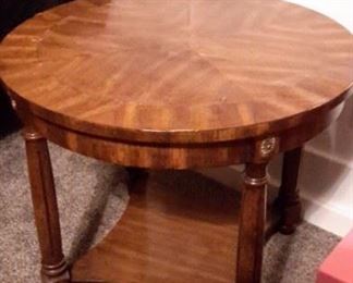 Round end table.