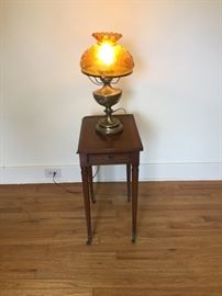 Patriotic Lamp and Vintage Accent Table https://ctbids.com/#!/description/share/124022