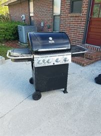 DO NOT WALK UP THE FRONT YARD.