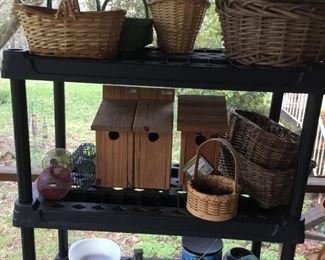 Birdhousesand baskets