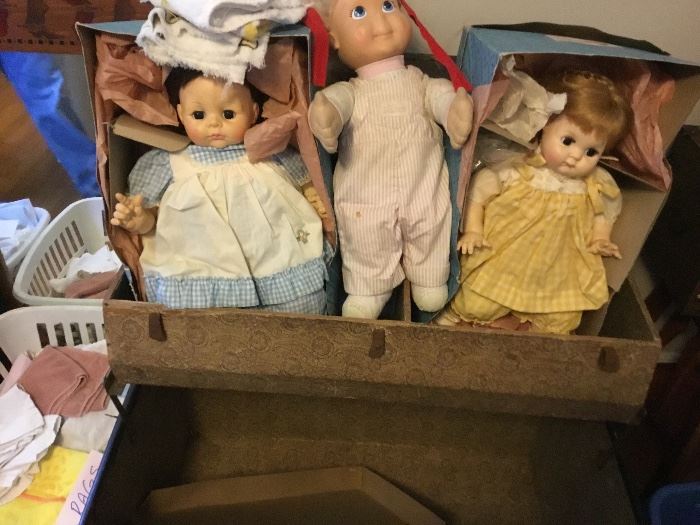 Dolls and old trunk
