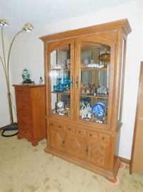Nice china cupboard filled with pretties.