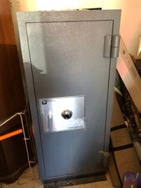GUN SAFE - VERY HEAVY-YOU MOVE!