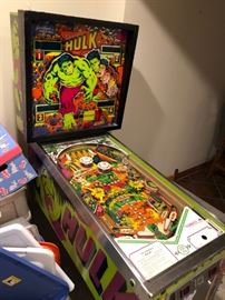 VINTAGE HULK PINBALL-WORKING BUT ONE CATCH STICKS