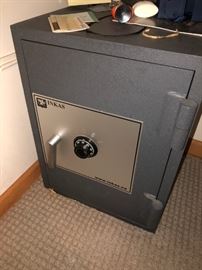 VERY HEAVY SAFE