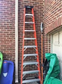 WERNER 10' FIBERGLASS LADDER