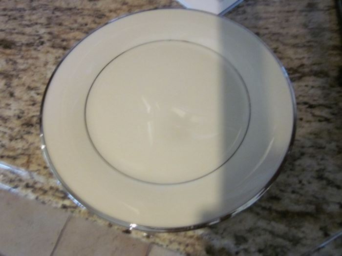 LENOX CHINA "BOLITAIRE" SERVICE FOR 12 WITH EXTRAS