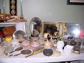 MIRROR DRESSER TRAYS PERFUME BOTTLES