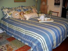 STERNS AND FOSTER KING MATTRESS WITH DESIGNER BEDDING