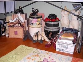 VINTAGE SHOES BRIGHTON PURSES IN THE ORIGINAL BOXES