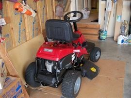 Riding lawnmower