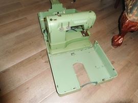 Portable sewing machine