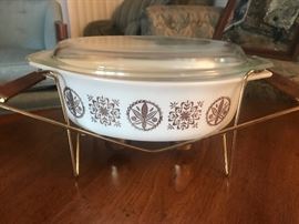 Pyrex - Hex Designs casserole dish with cradle 