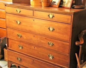 Chest of drawers.