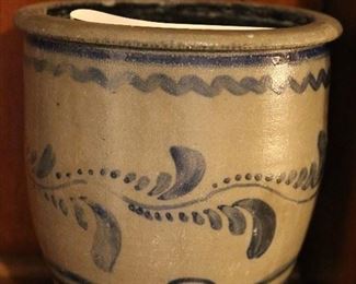 Blue decoration storage jar.