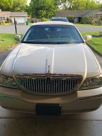 Lincoln Town Car Cartier  2003, 106,000 miles 