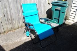 A REALLY NICE "ZERO GRAVITY CHAIR"