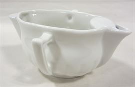 Porcelain invalid feeder