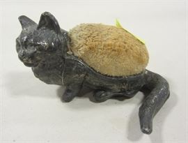 Cat pin cushion
