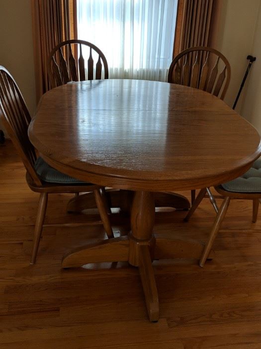 Beautiful Oak Dining Table and Chairs Leaves store inside table