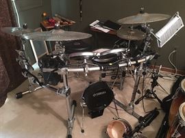 Yamaha DTX digital Professional drum set with Zilgen cymbals, all electronic high end equipment. See below for more pictures