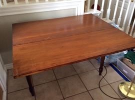 Slender drop leaf, one side open