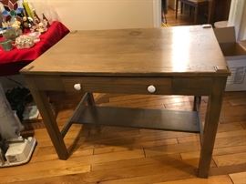 #15 oak mid century desk 1 drawer 26x40x29  as is finish 75.00