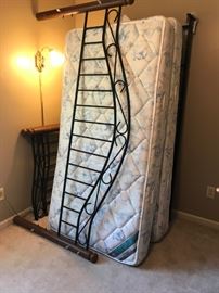 #33 Metal and trundle bed with mattresses 175.00 $