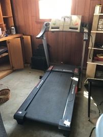 #43 proform 695 pi air trek cushion treadmill 300.00
