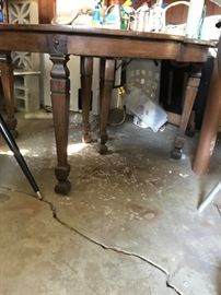 #44 round table 54x29 75.00