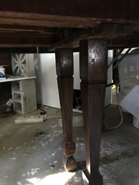 #44 round table 54x29 75.00